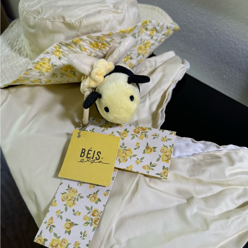 BÉIS/ Beis x Elsa Hosk: Baby Gift Set Hat + Toy - Garden Party